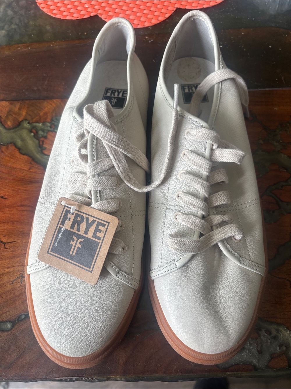 FRYE Gia Sneakers sz 9.5 Men’s Casual Leather Sneakers in ivory rubber sole